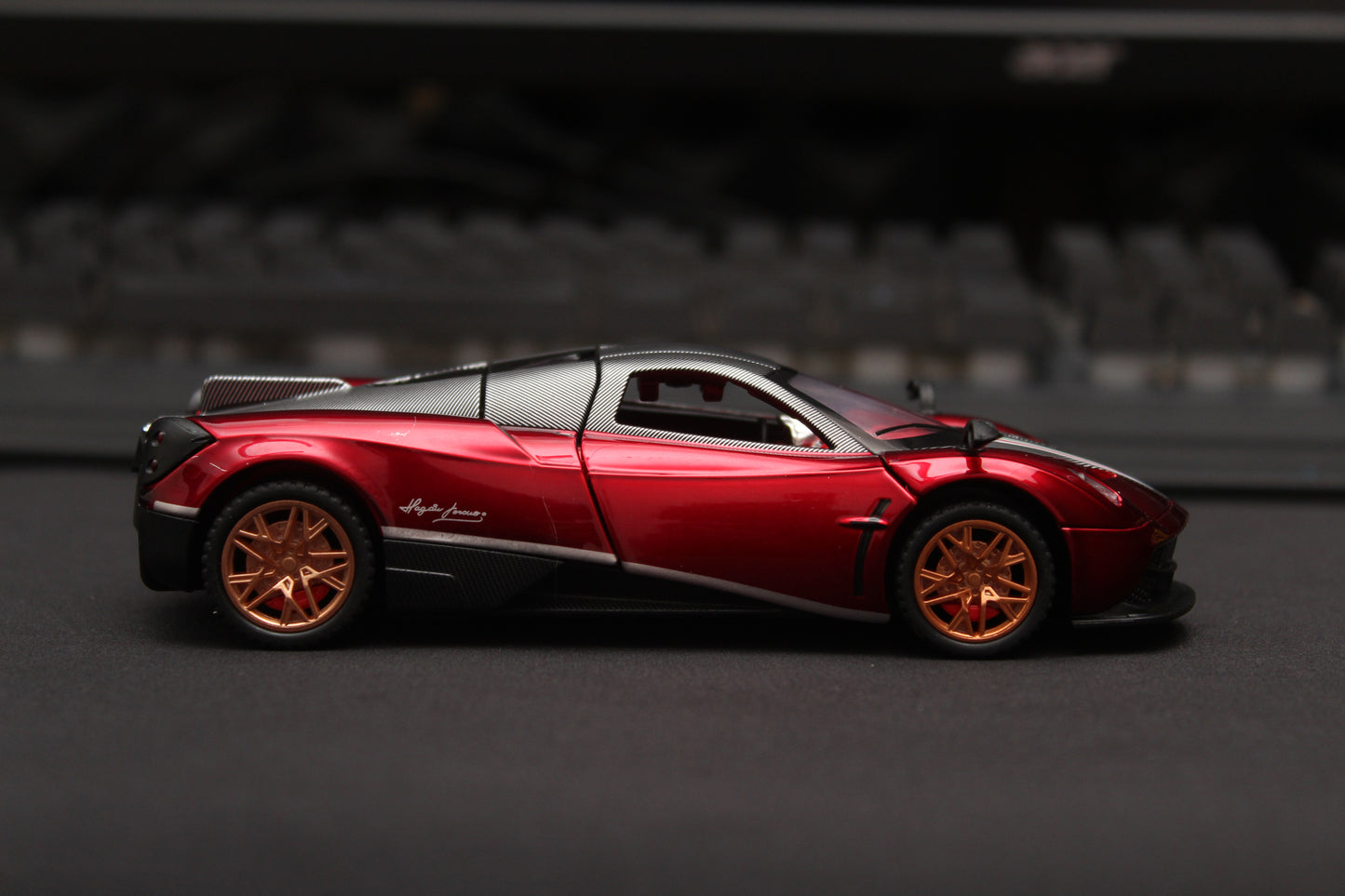 1:32 Pagani Huayra Red Diecast , Prepaid Only