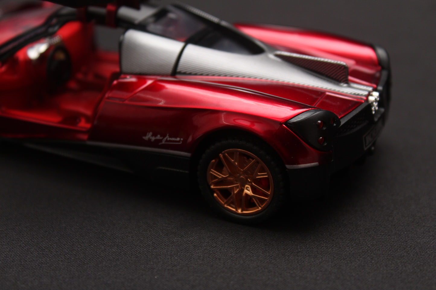 1:32 Pagani Huayra Red Diecast , Prepaid Only