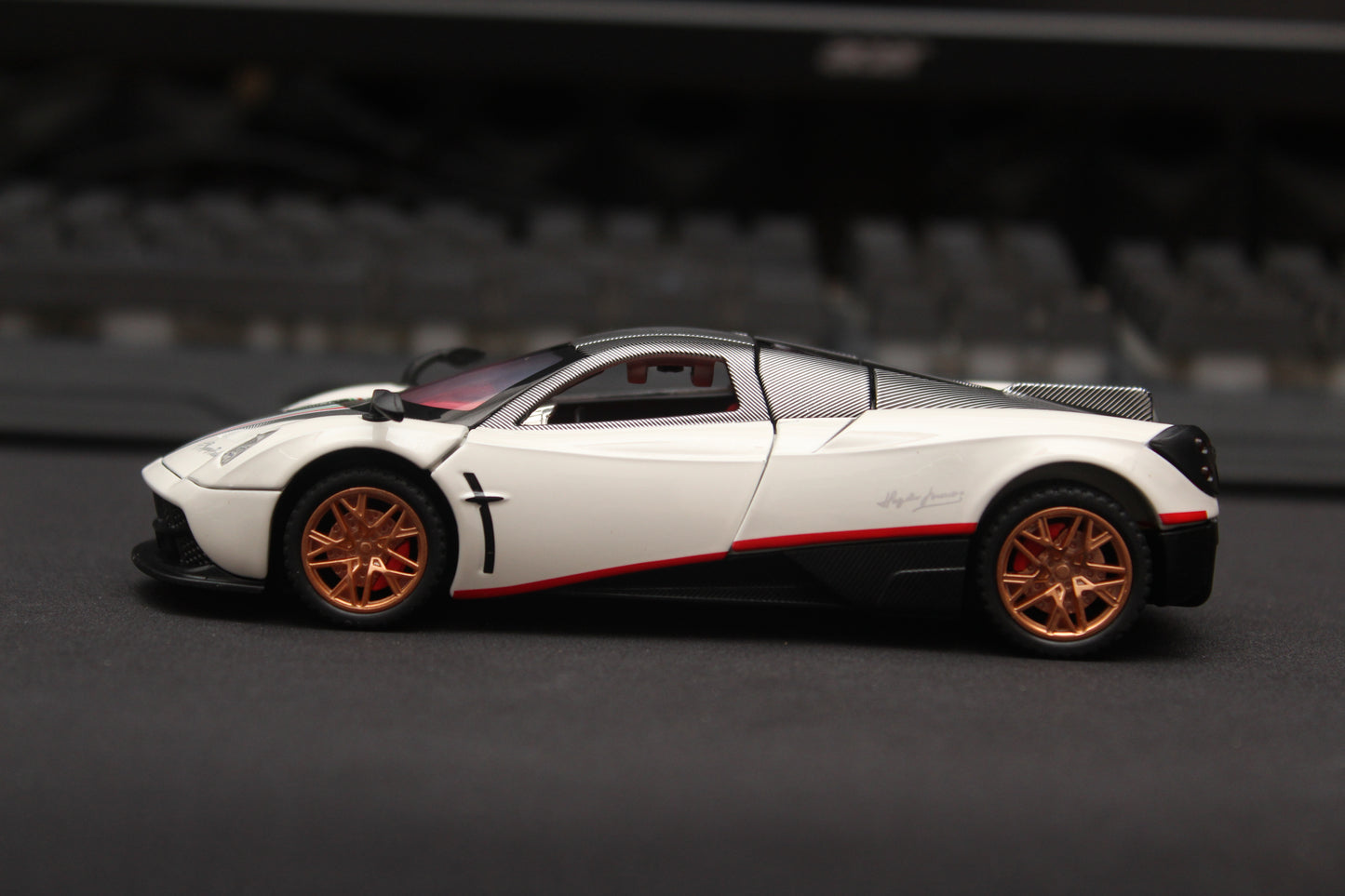 1:32 Pagani Huayra White Diecast , Prepaid Only