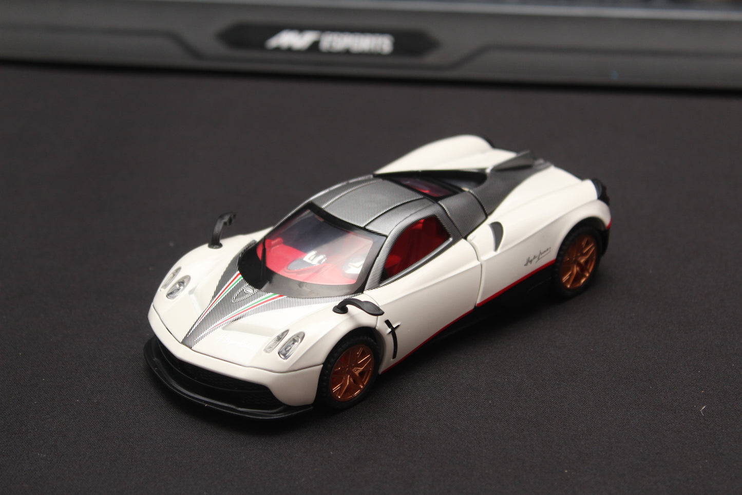 1:32 Pagani Huayra White Diecast , Prepaid Only