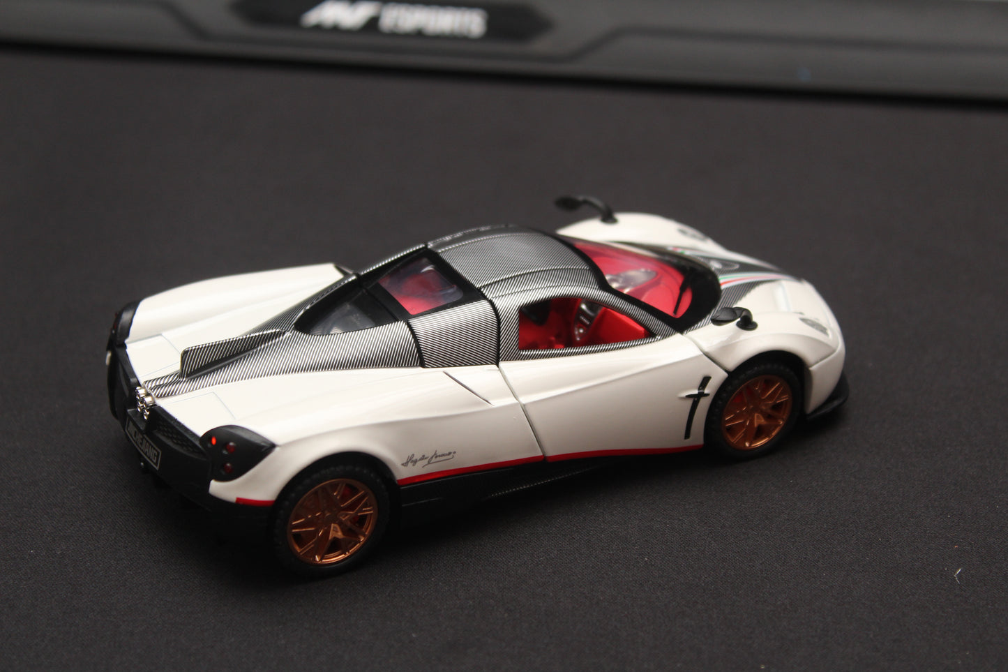 1:32 Pagani Huayra White Diecast , Prepaid Only