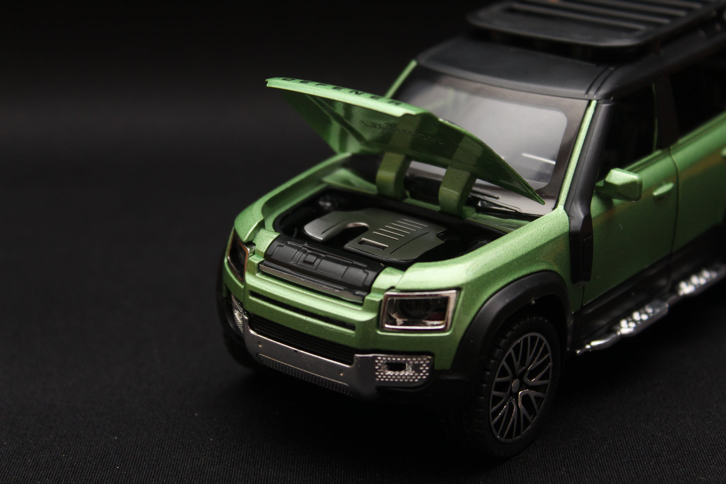 1:32 Defender Green Diecast , Prepaid Only